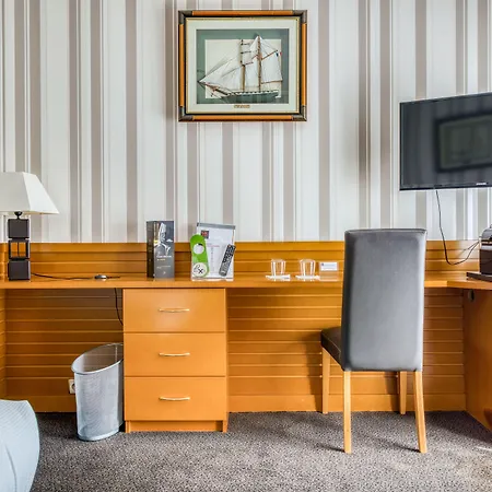 Le Berry Saint-nazaire 3* 圣纳泽尔