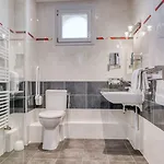 Le Berry Saint-nazaire Отель 3*