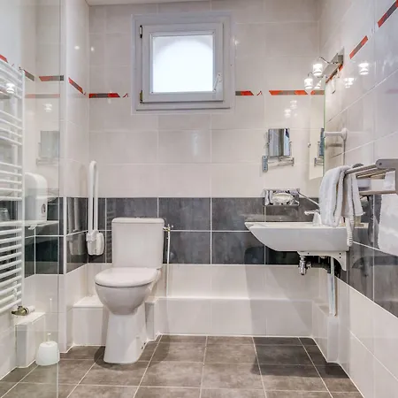 Le Berry Saint-nazaire Hotel 3*