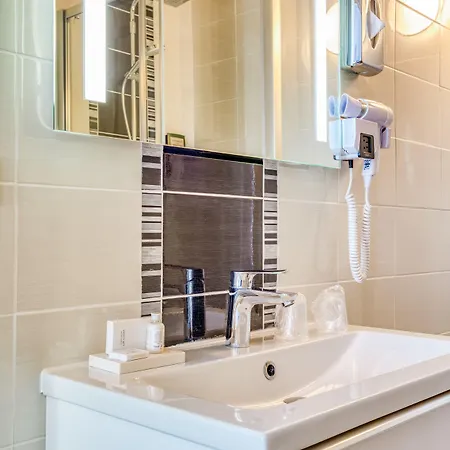 Отель Le Berry Saint-nazaire