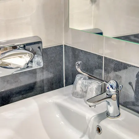 Le Berry Saint-nazaire Hotel 3*