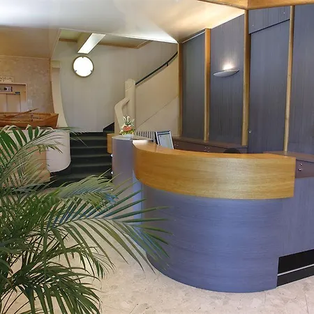 Отель Le Berry Saint-nazaire