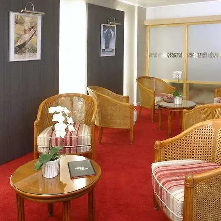 Le Berry Saint-nazaire Отель 3*