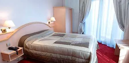 Отель Le Berry Saint-nazaire