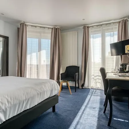 Le Berry Saint-nazaire Отель 3*