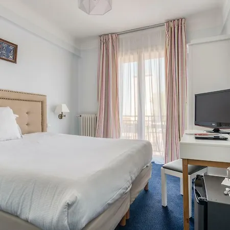 Отель Le Berry Saint-nazaire 3*