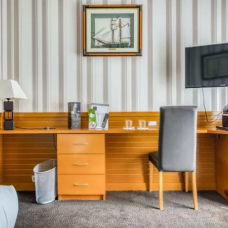 Отель Le Berry Saint-nazaire 3*