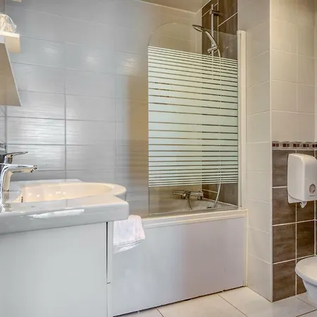 Le Berry Saint-nazaire Отель